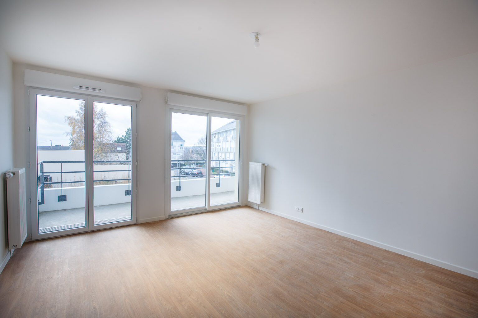 6469-CHILLY MAZARIN-Logement témoin-Séjour 2-cmp.jpg