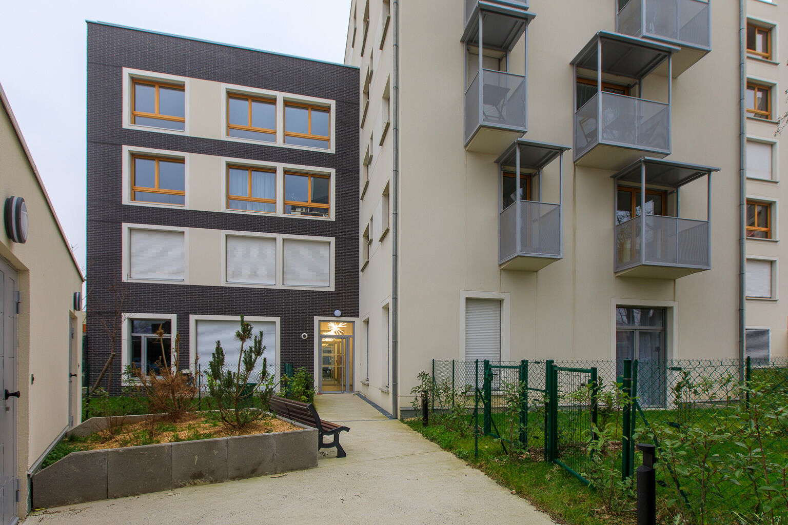6612-MONTREUIL-Photo ext-compressed.jpg