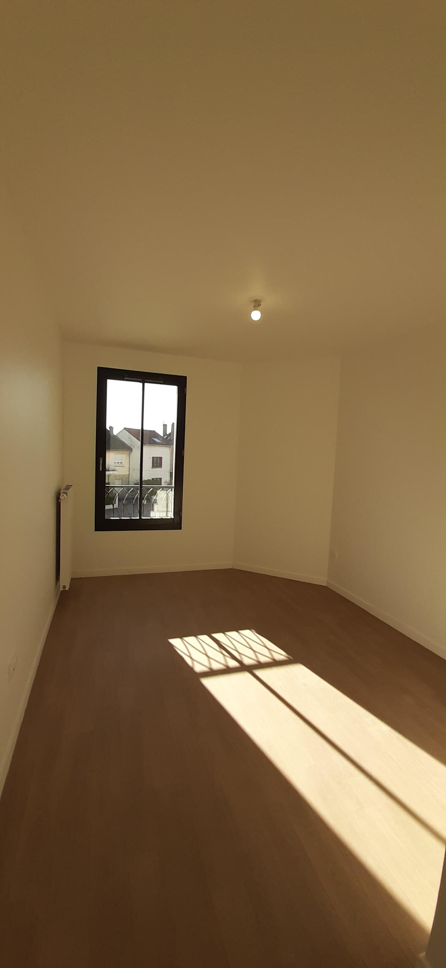 6924-CLAMART-UG53625-Photo 2-cmp.jpeg