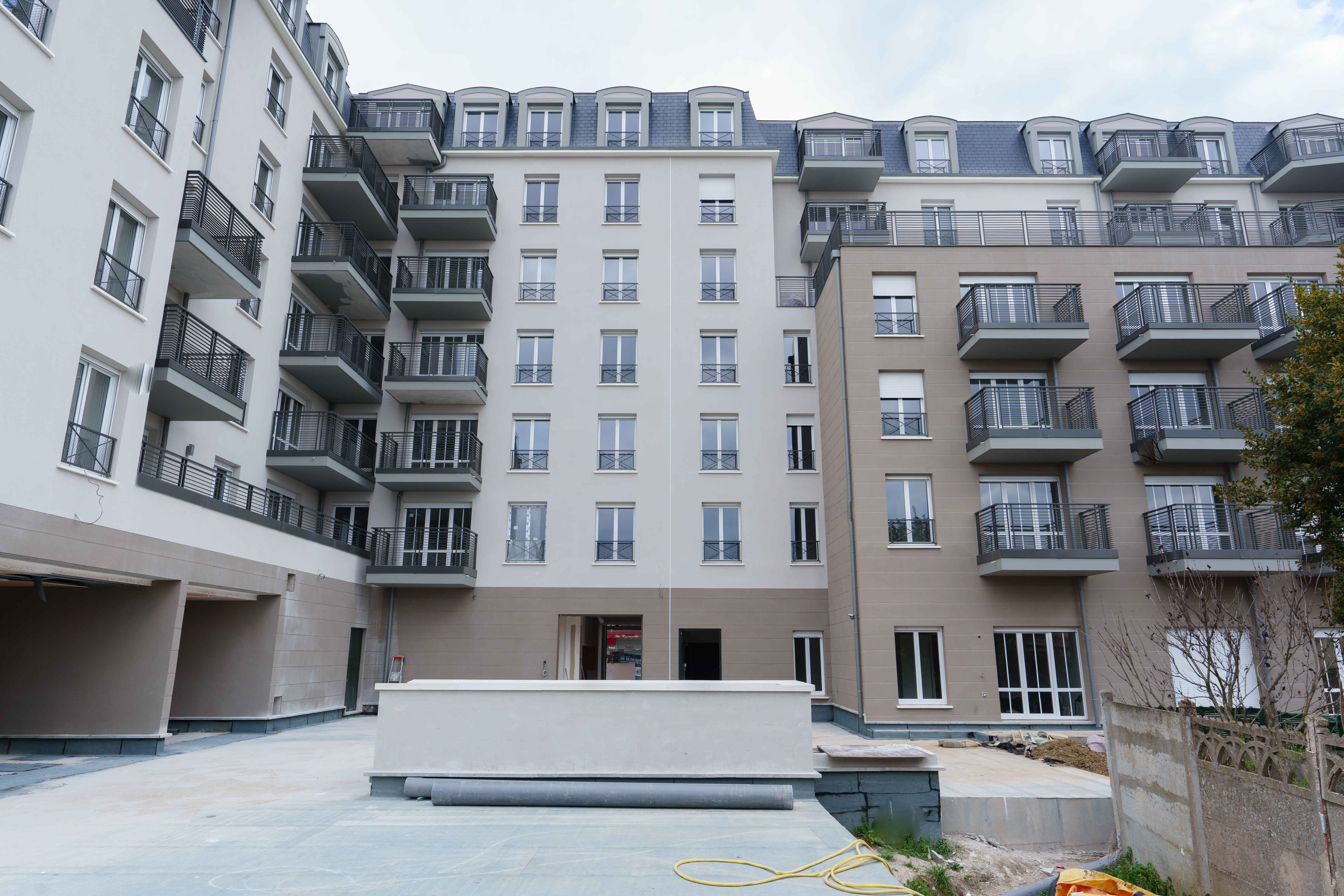 6793-ATHIS MONS-Photo ext-compressed.jpg