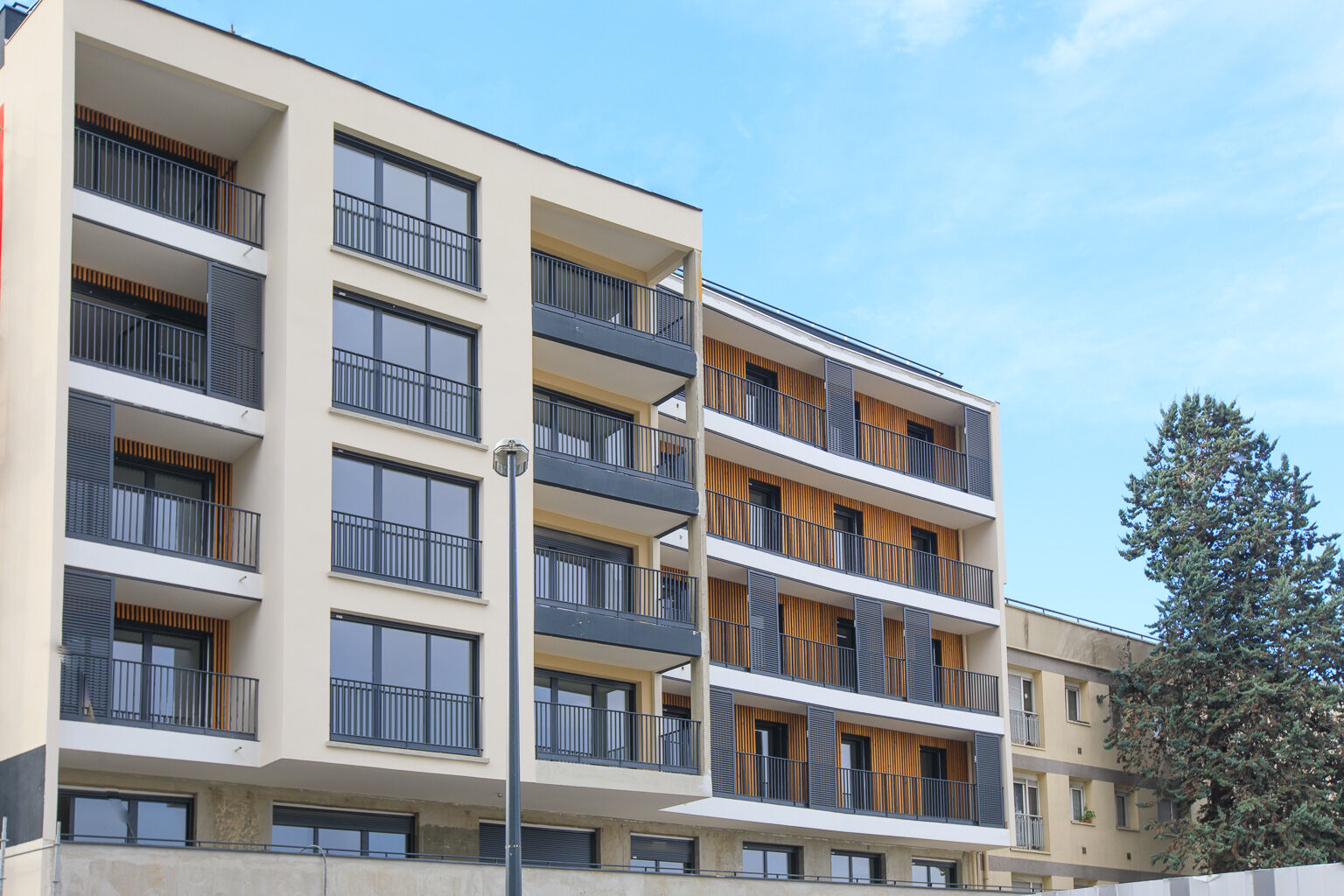 6731-MONTREUIL-Photo ext-compressed.jpg