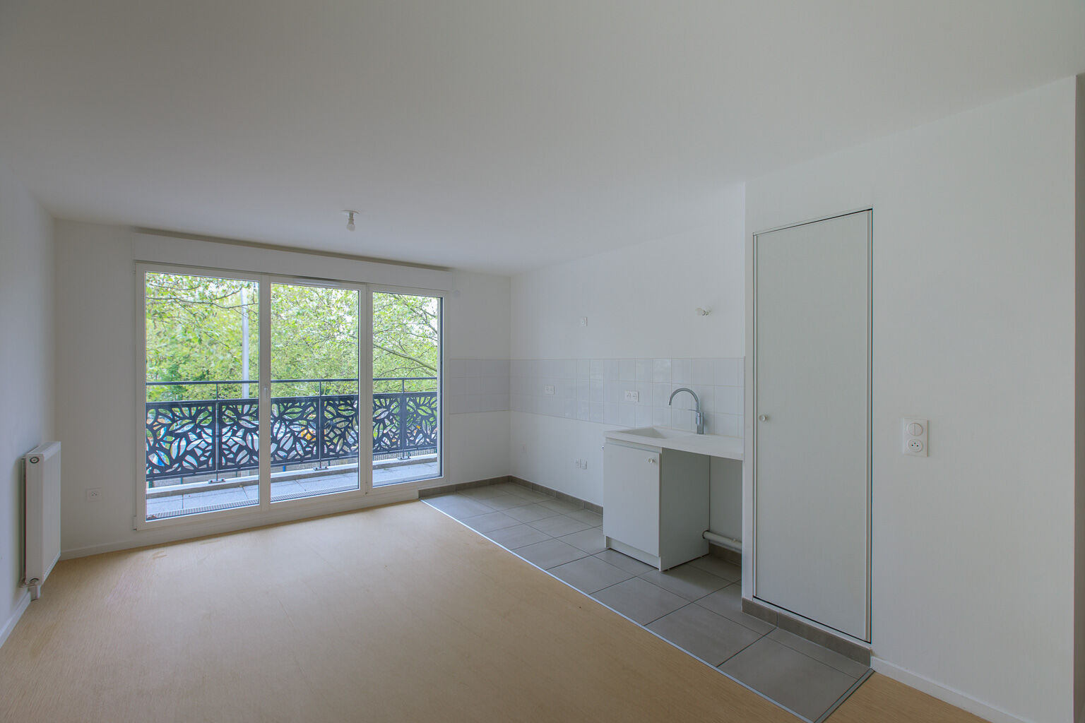 6939-HAY LES ROSES-Logement témoin-Photo 1-compressed.jpg