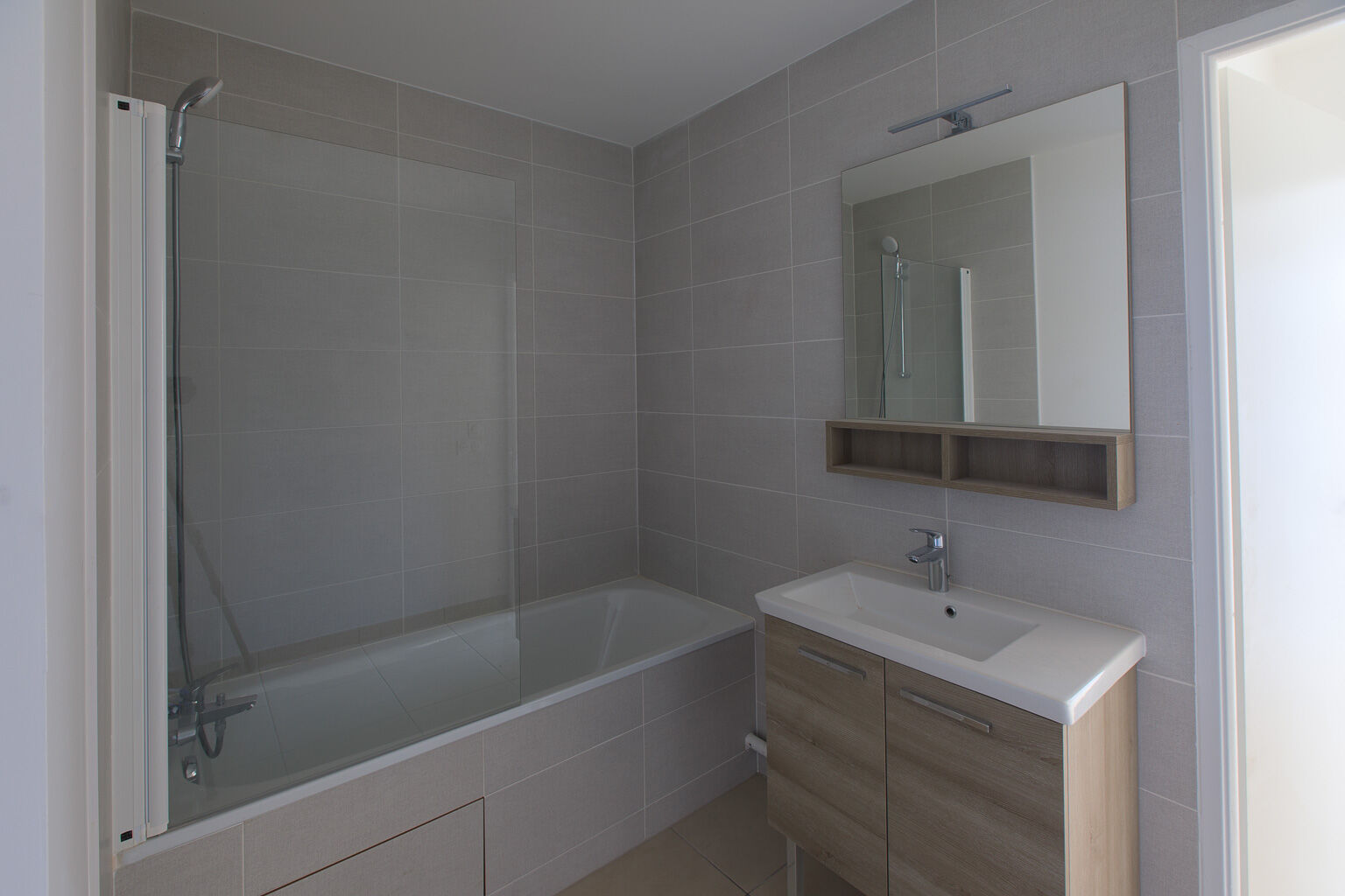 6939-HAY LES ROSES-Logement témoin-Photo 6-compressed.jpg