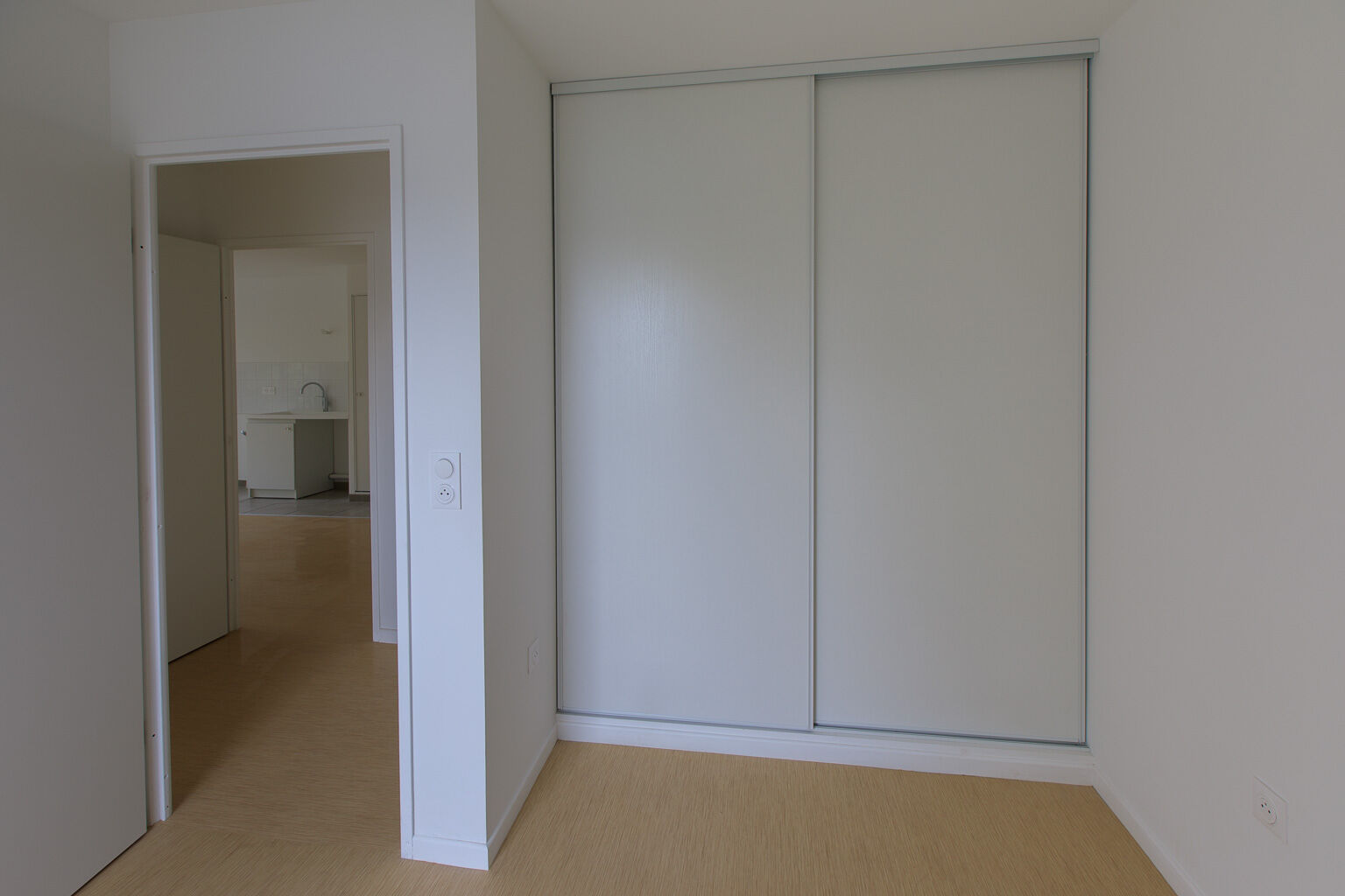 6939-HAY LES ROSES-Logement témoin-Photo 8-compressed.jpg