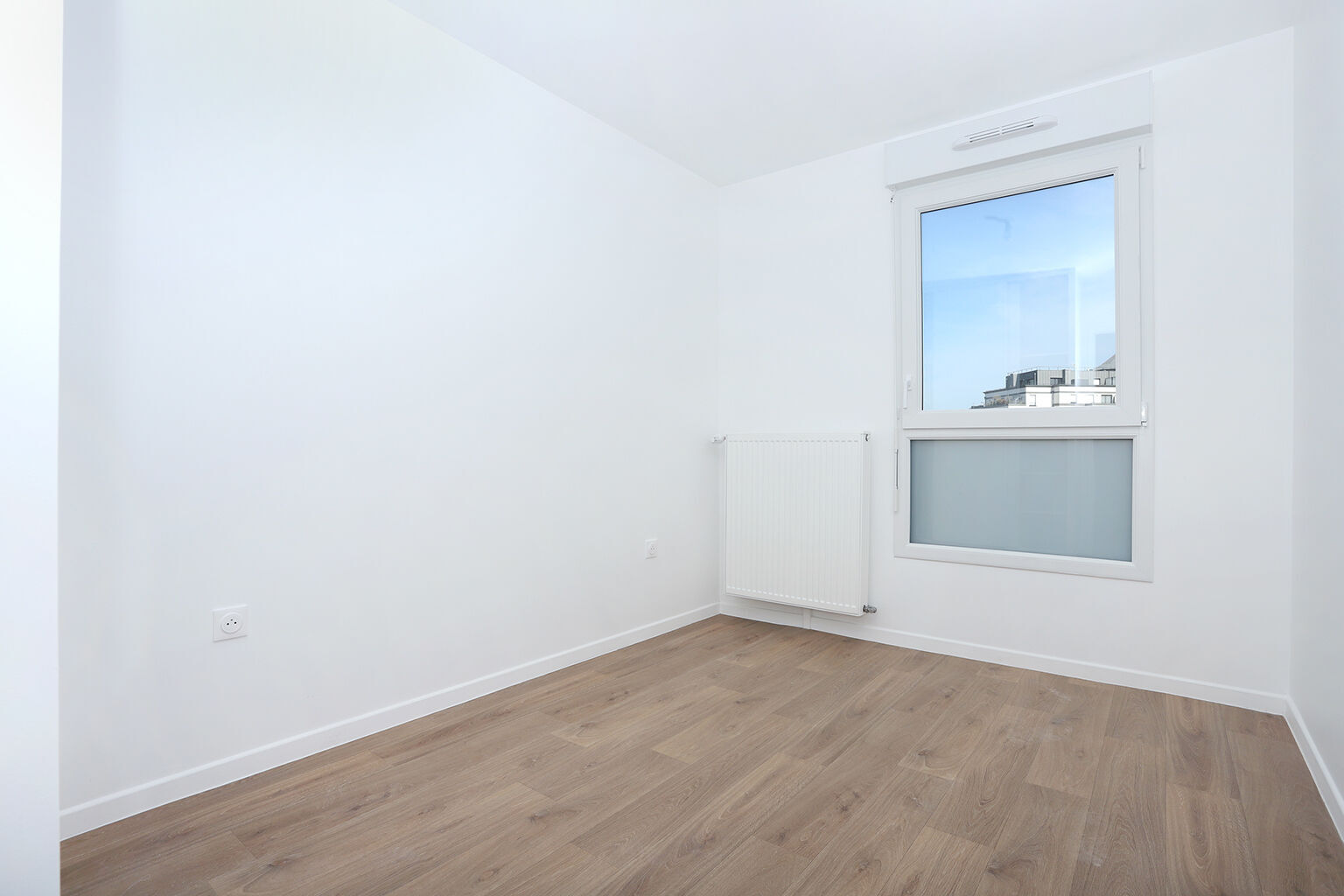 6996-BUSSY ST GEORGES-Logement témoin-Photo 3-cmp.jpg