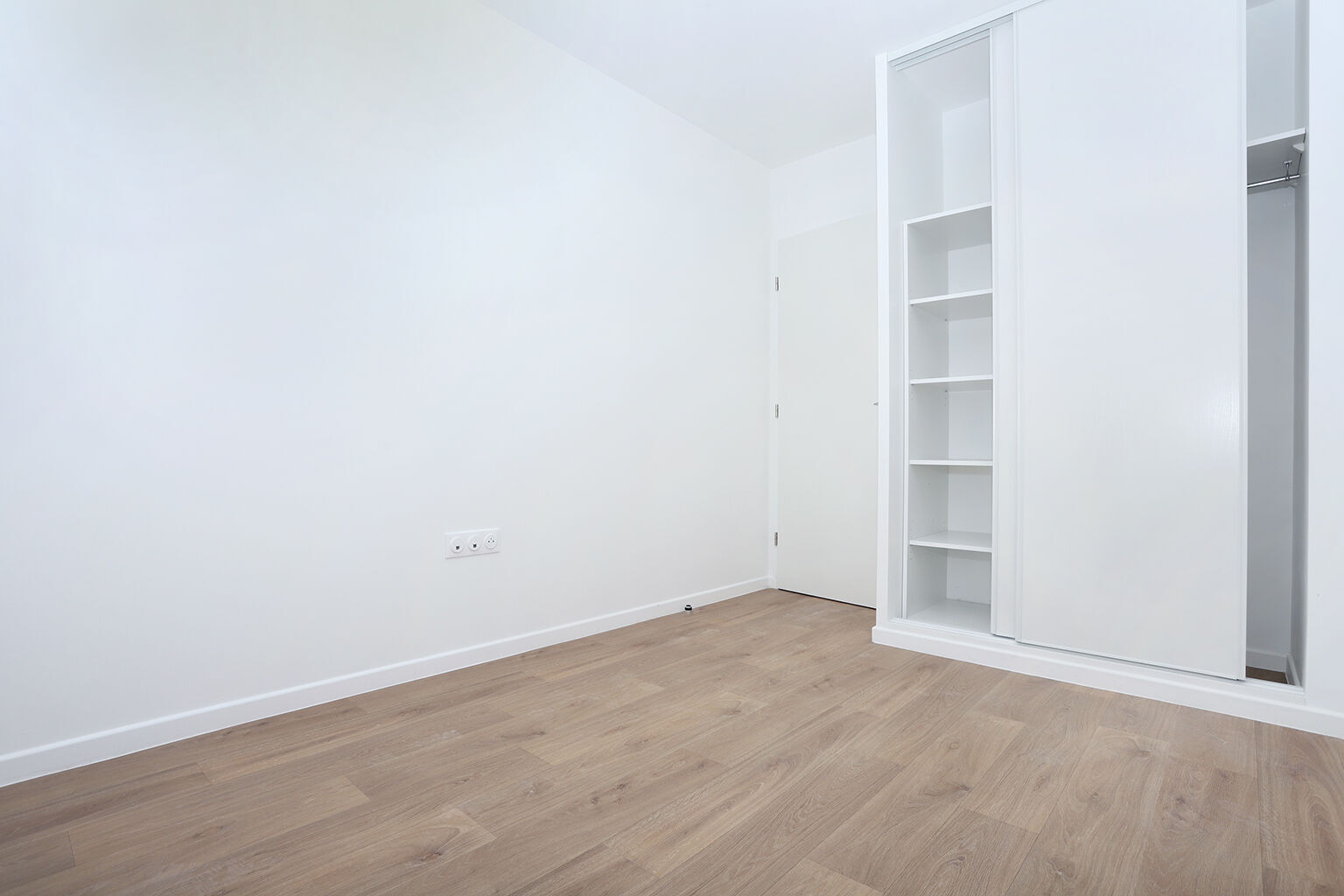 6996-BUSSY ST GEORGES-Logement témoin-Photo 4-cmp.jpg