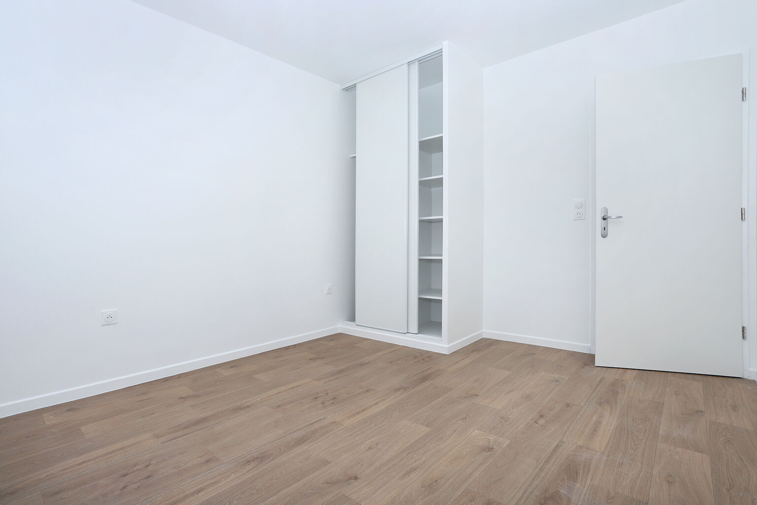 6996-BUSSY ST GEORGES-Logement témoin-Photo 6-cmp.jpg
