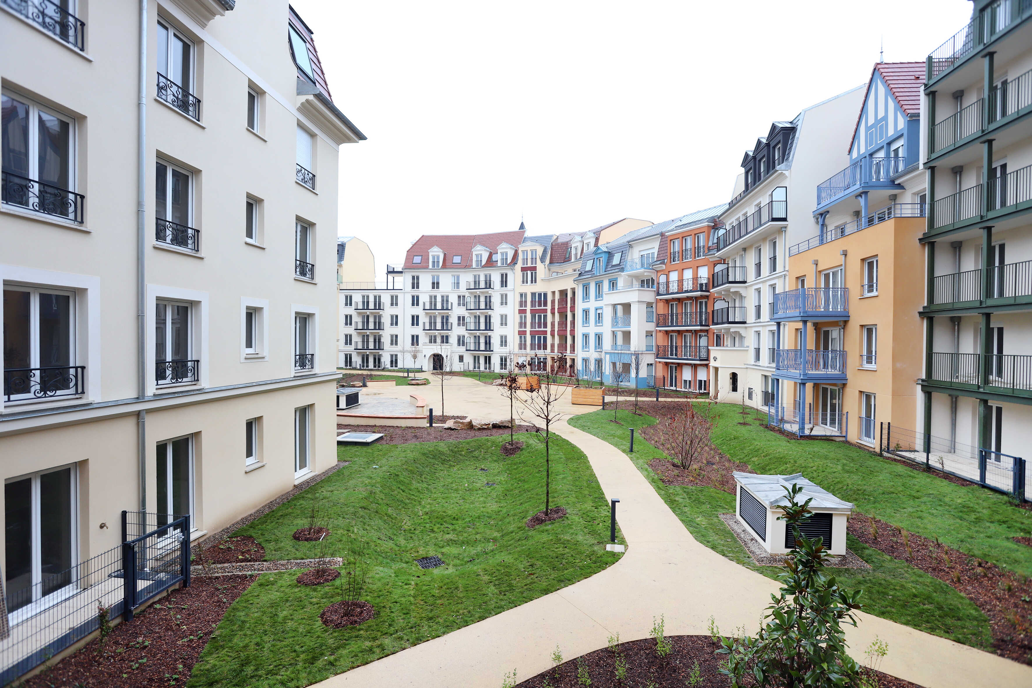 7044-Le Blanc Mesnil-Photo ext-compressed.JPG