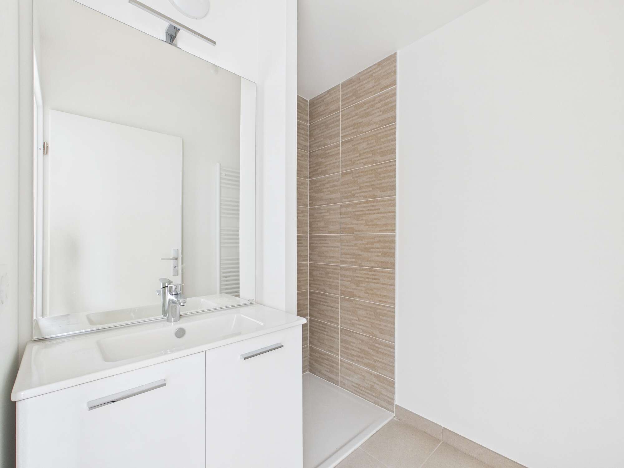 99 0718 Salle d'eau-compressed.jpg