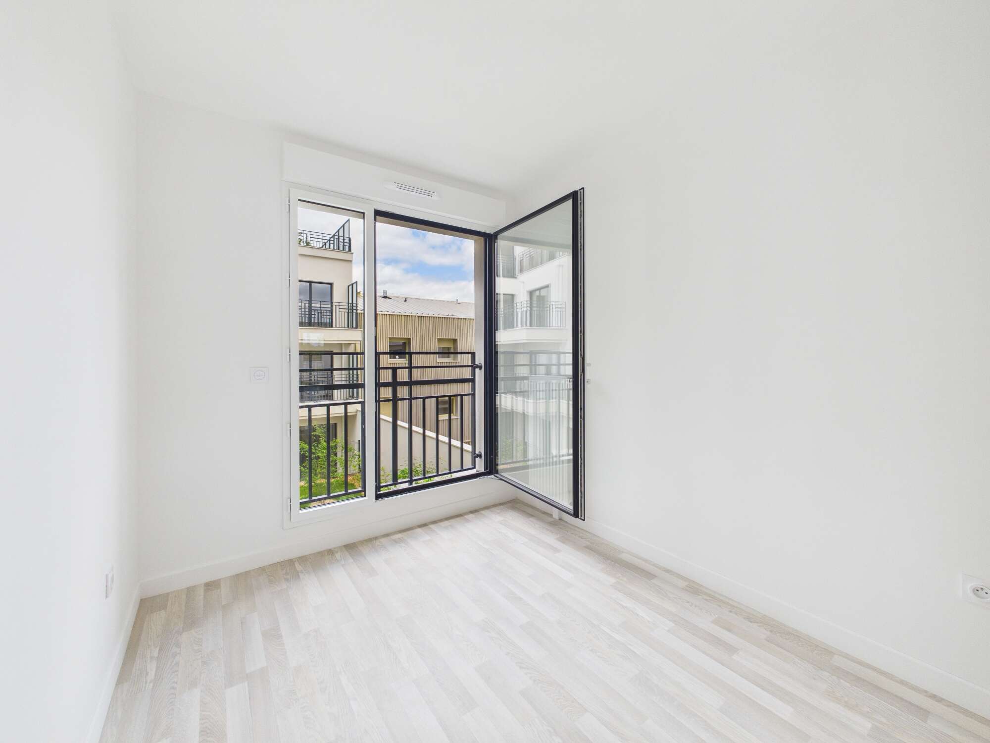 Aubervilliers Chambre 3 0918-compressed.jpg