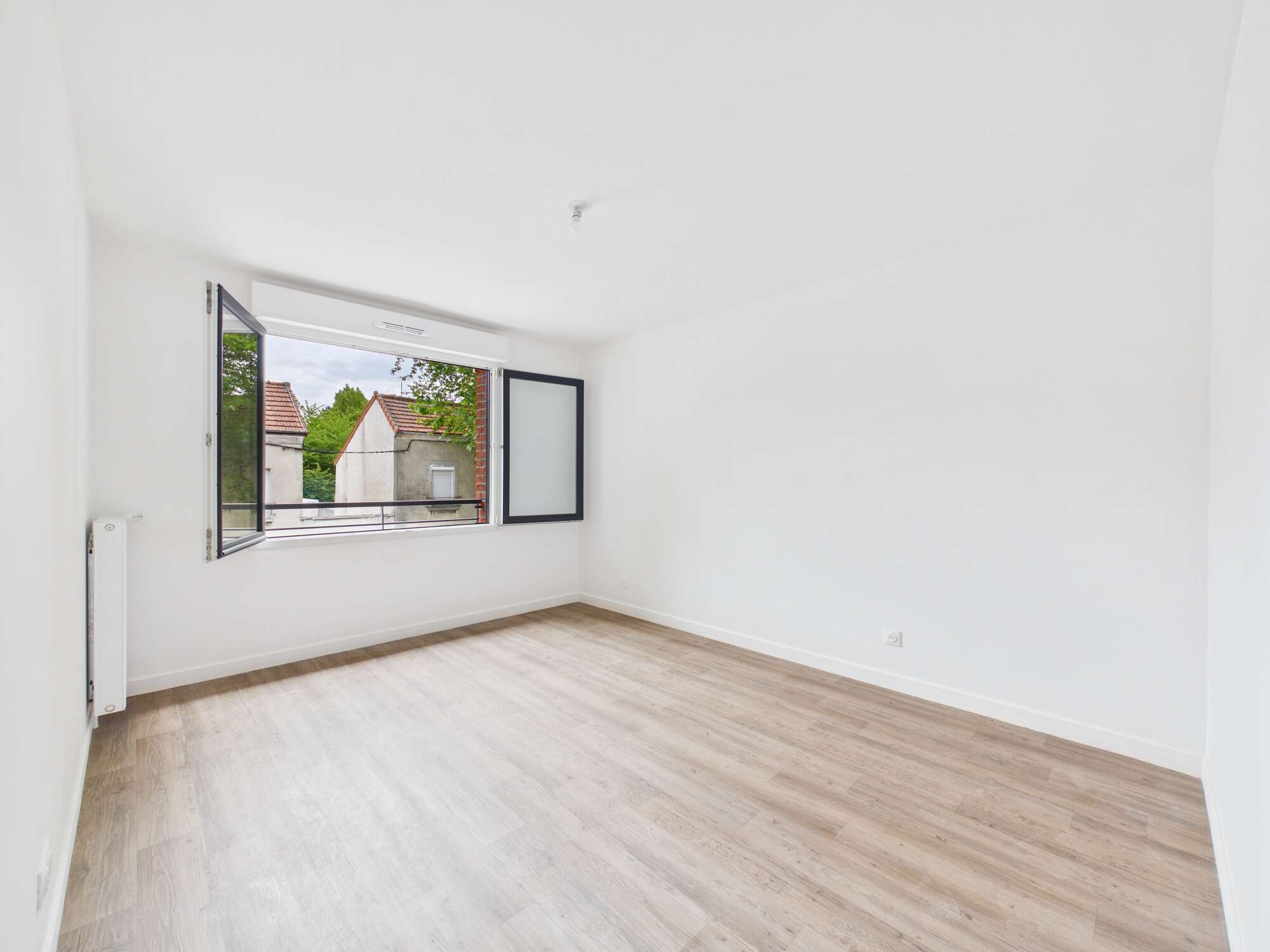 7750L-MONTFERMEIL-Logement témoin-Photo 4-compressed.jpg