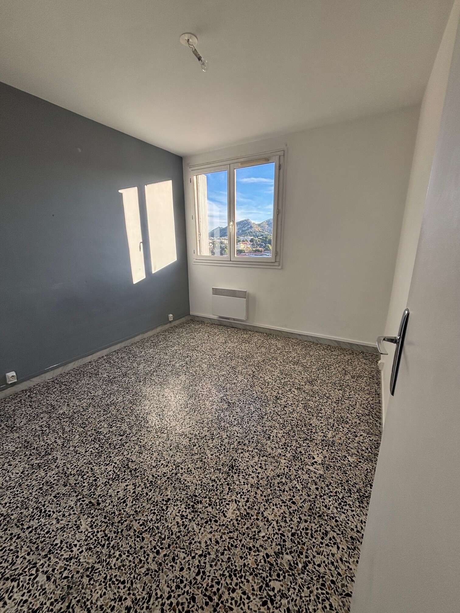 compressed-CHAMBRE 2.jpg