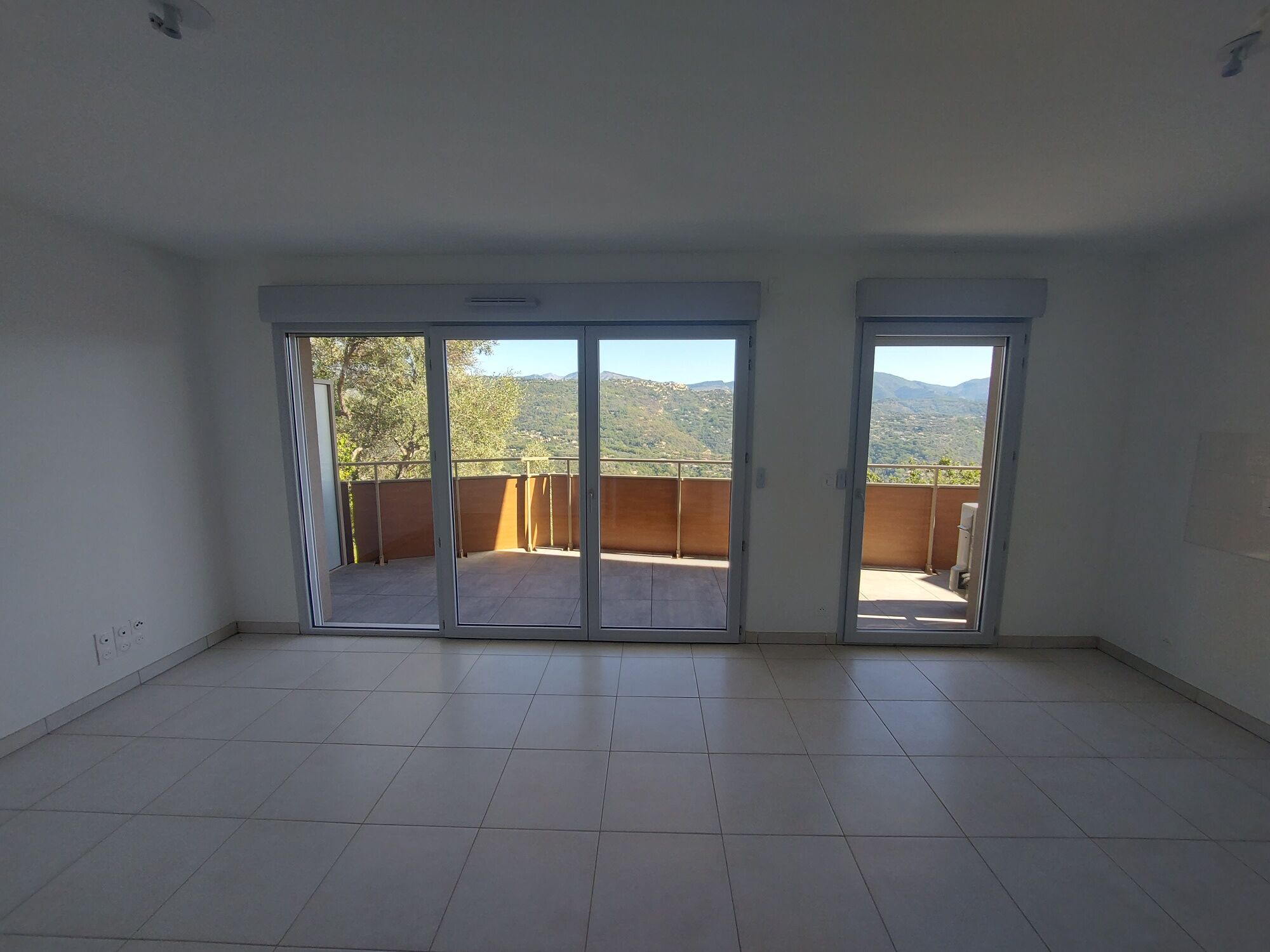 CHATEAUNEUF VILLEVIEILLE