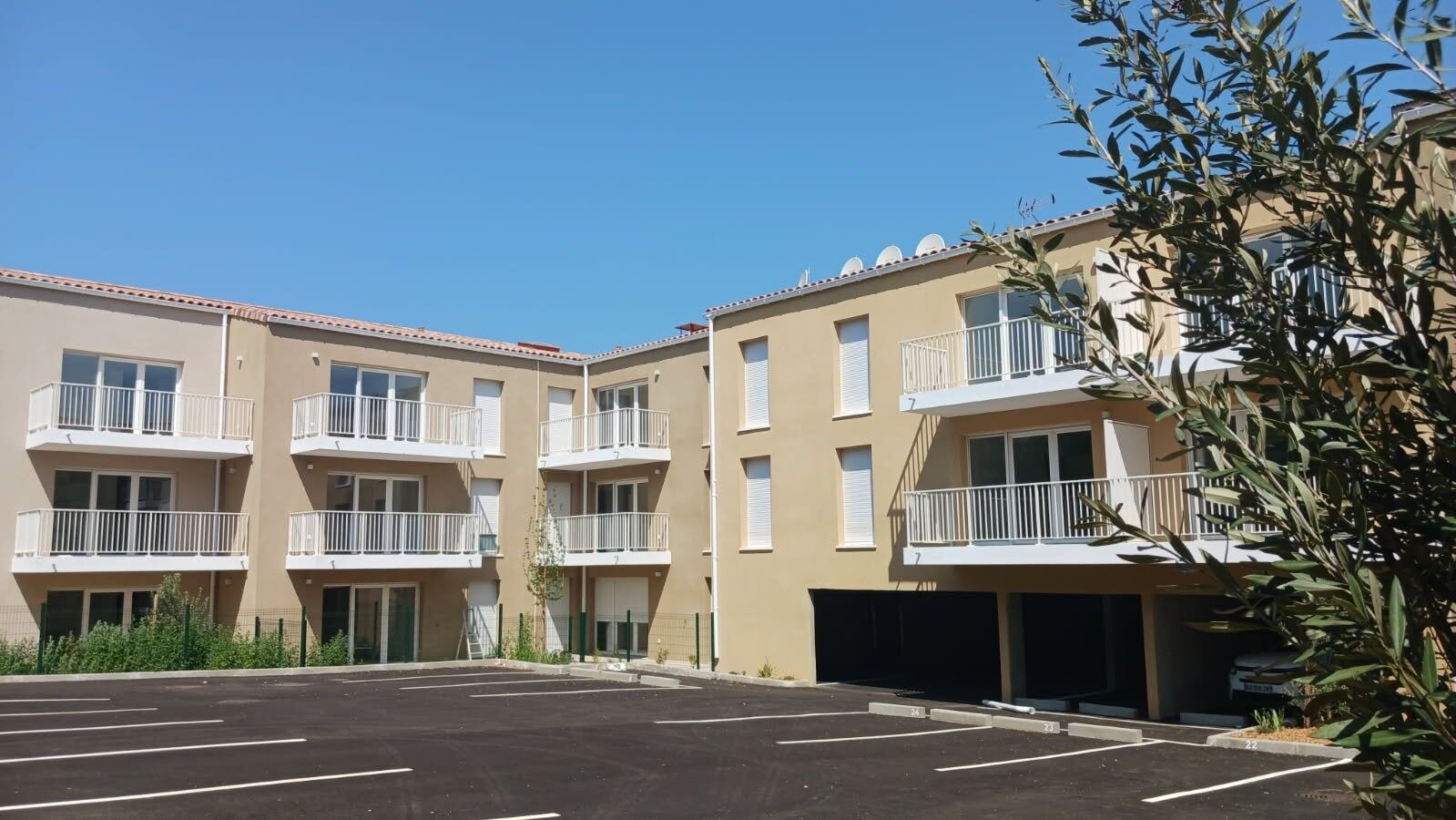 compressed-FACADE RESIDENCE.jpg