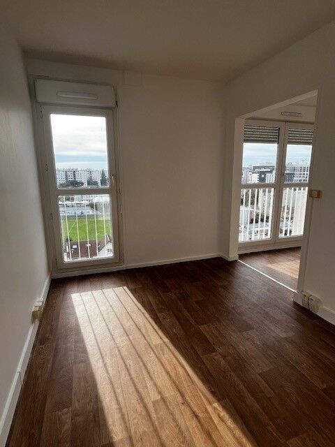 compressed-SALON 2  4053577.jpg