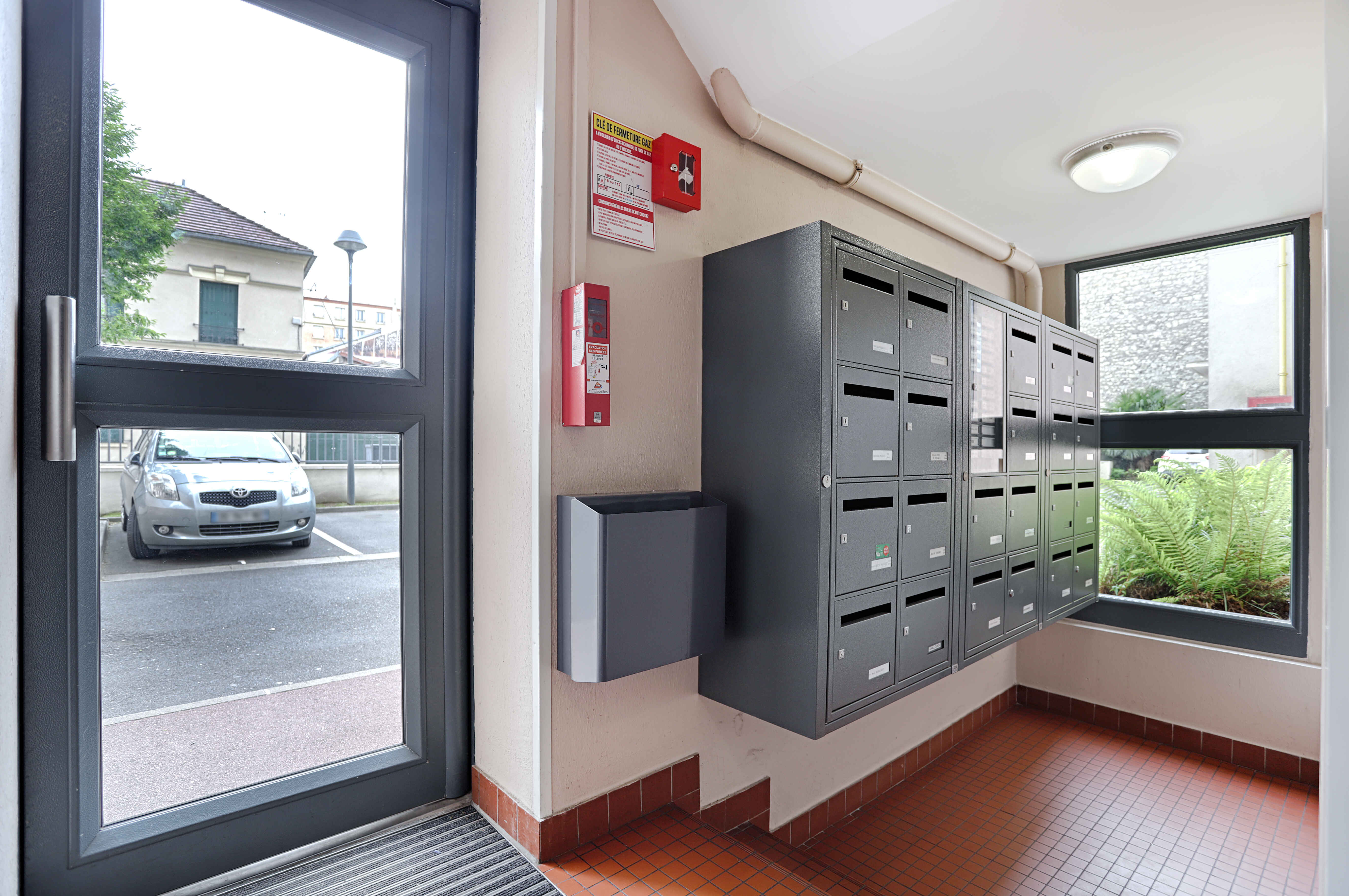5compressed-4090_IVRY SUR SEINE_5.jpg