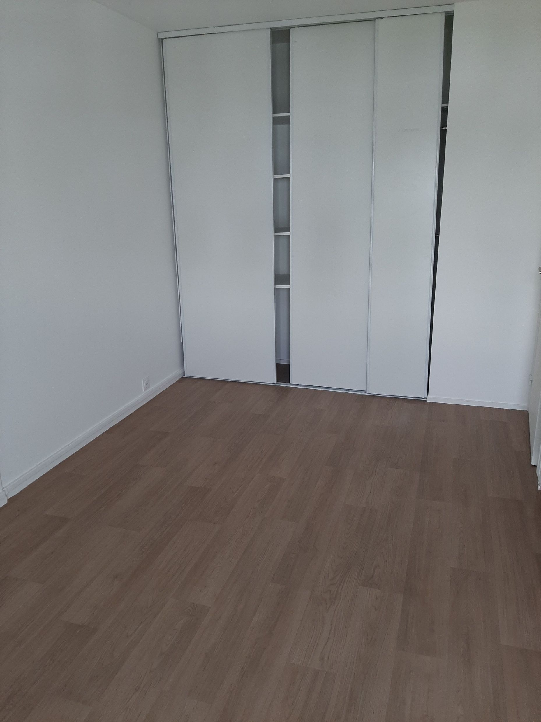 08-04-26_14-43-23_Chambre2-compressed.jpg