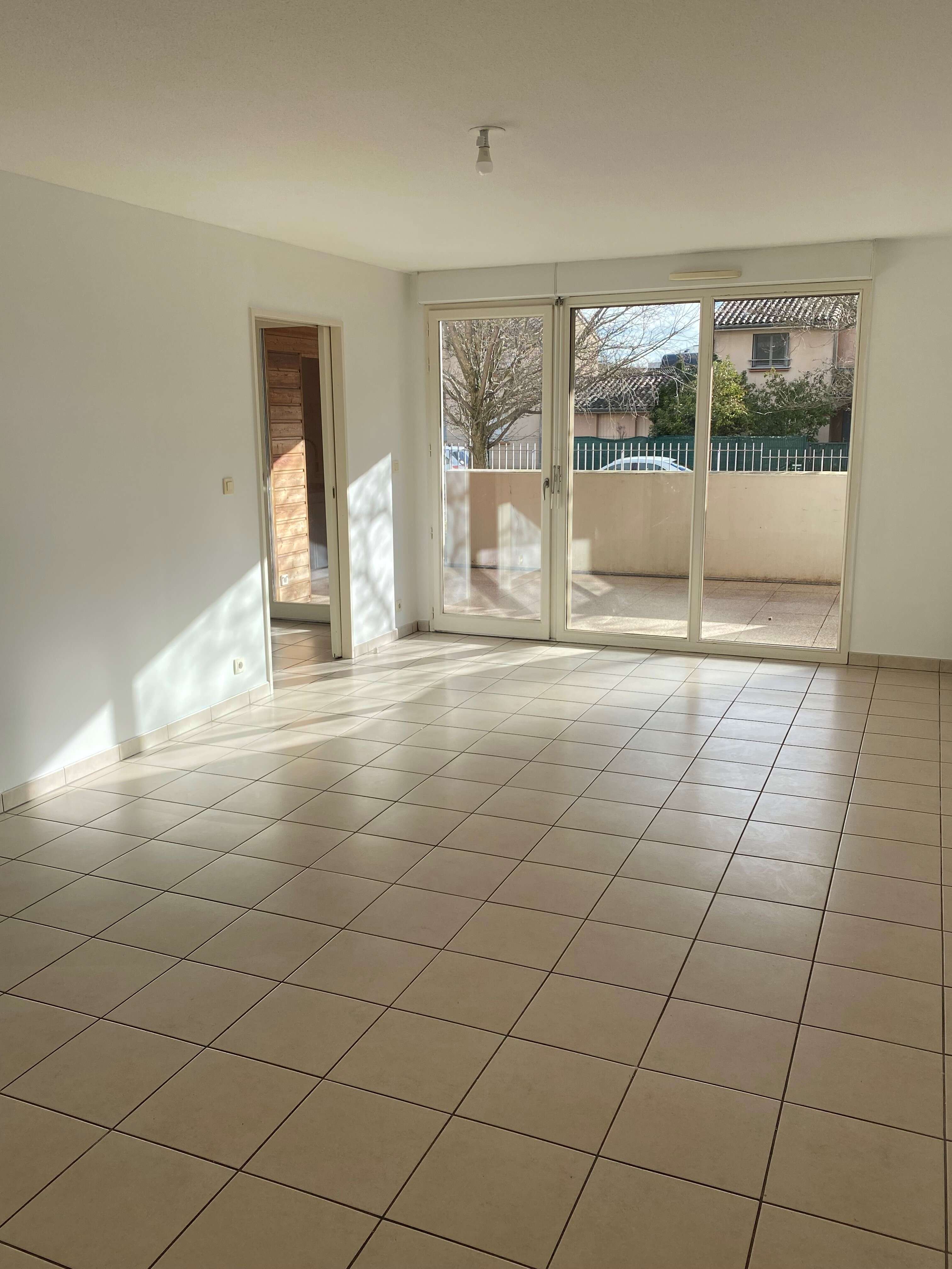 2.1-SALON-compressed.jpg
