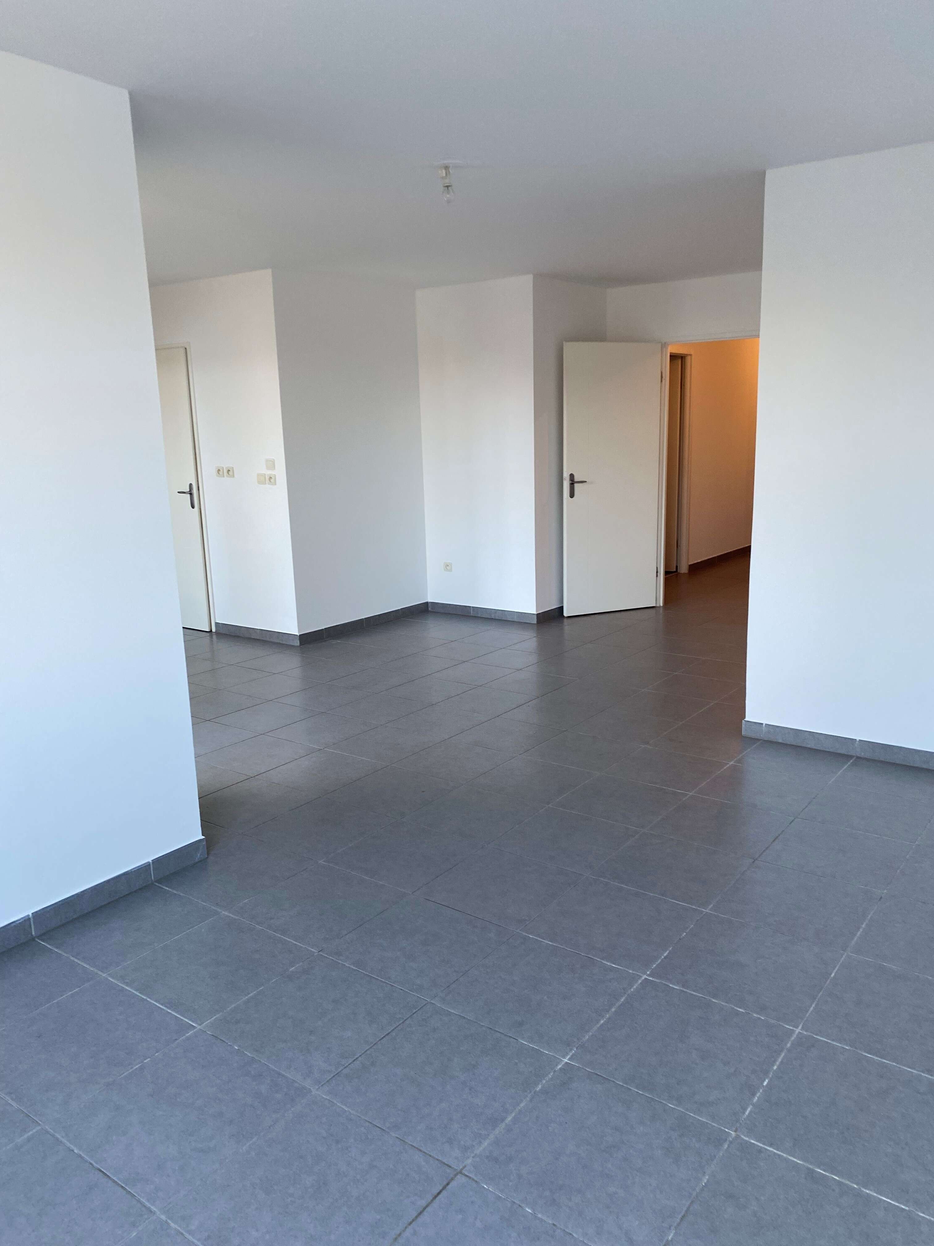 compressed-1-SALON 3.jpg