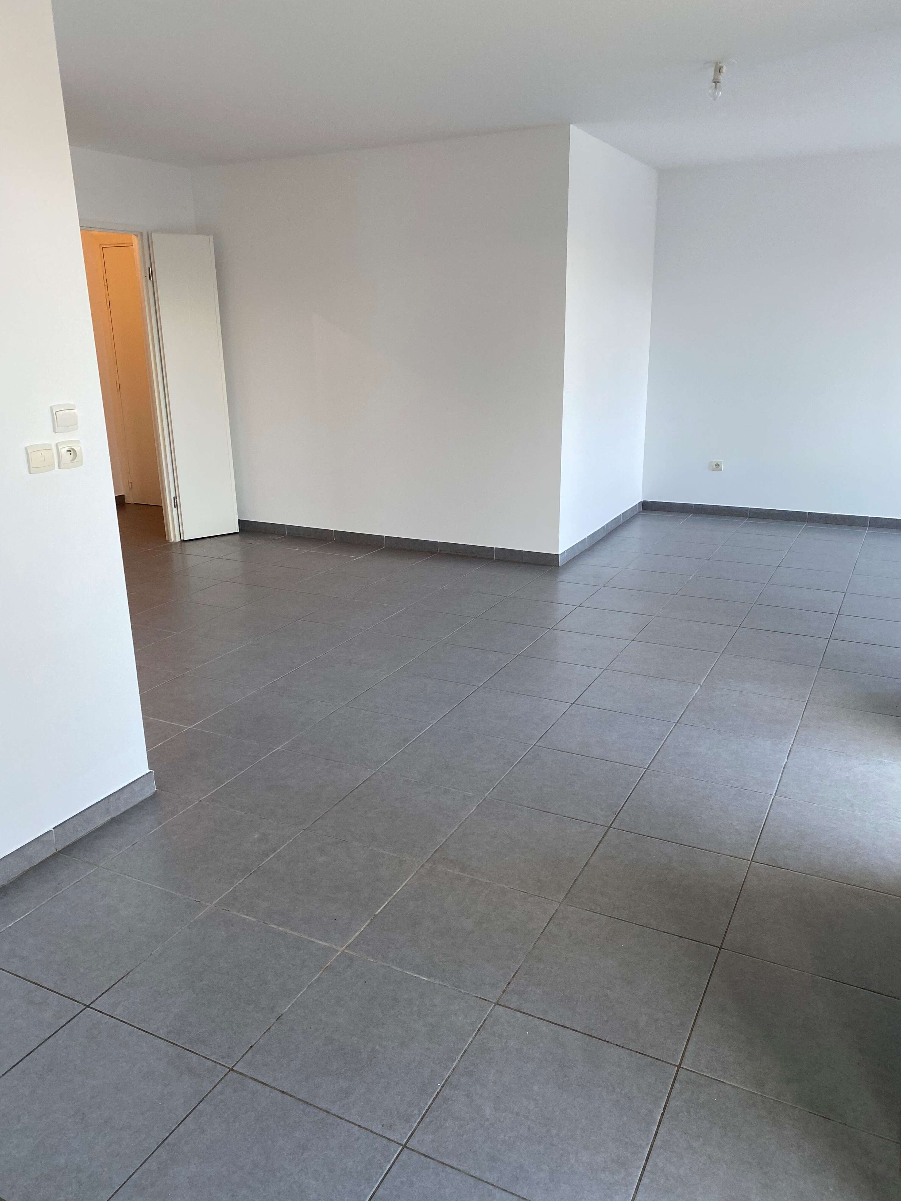 compressed-3-SALON 4.jpg