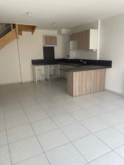 V3 B4-04 SALON-compressed.jpg