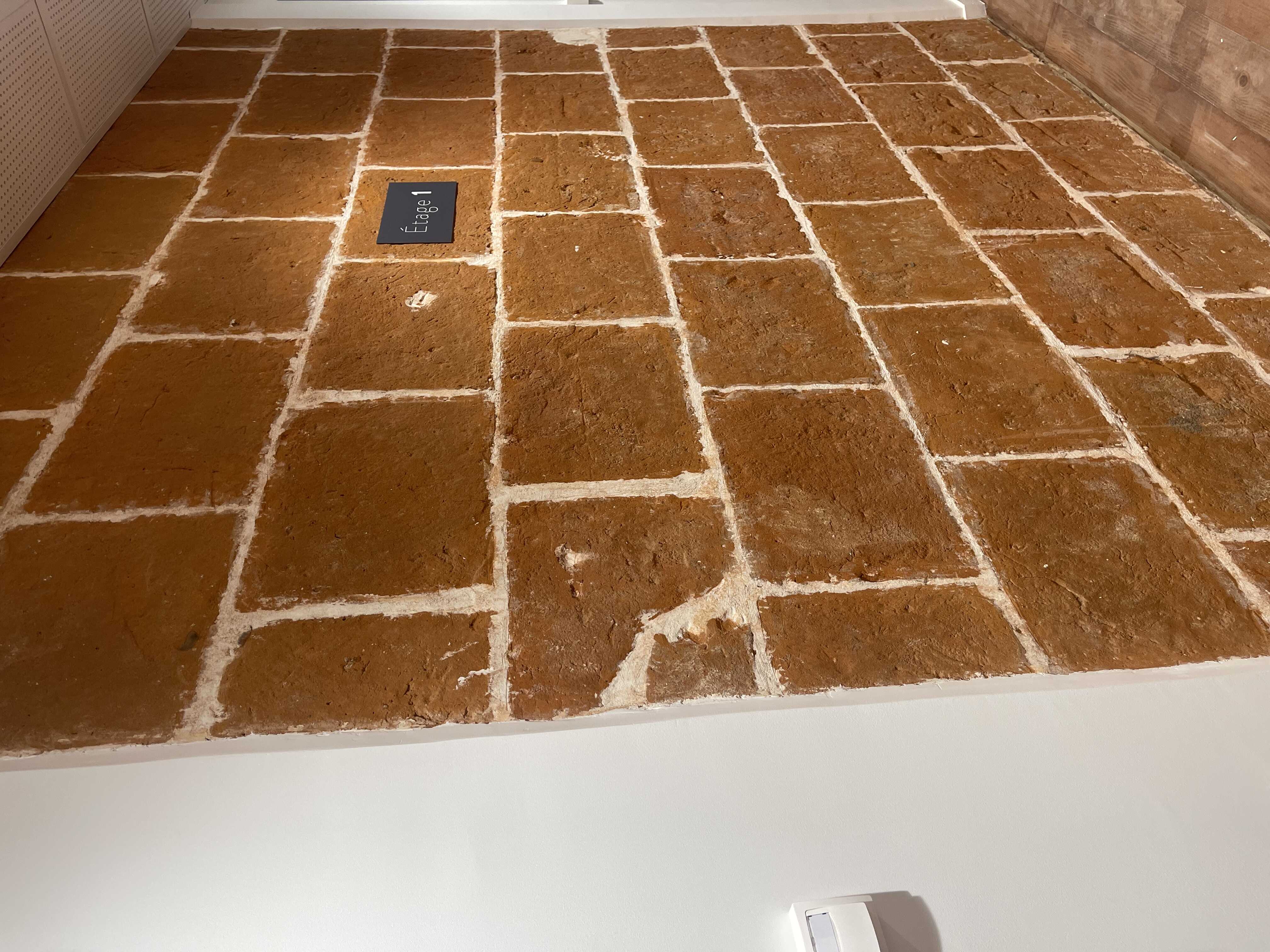 COULOIR ETAGE 1-cmp.JPG