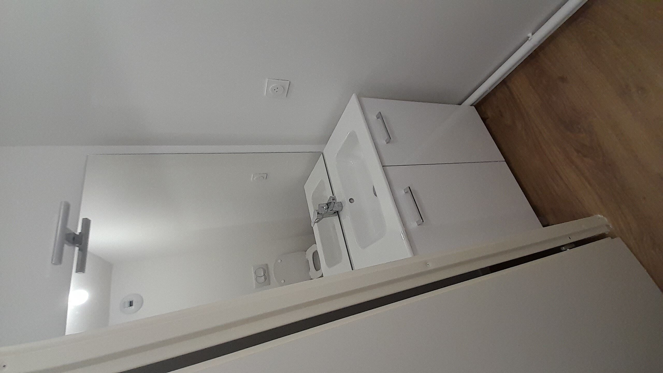 compressed-lave mains étage.jpg