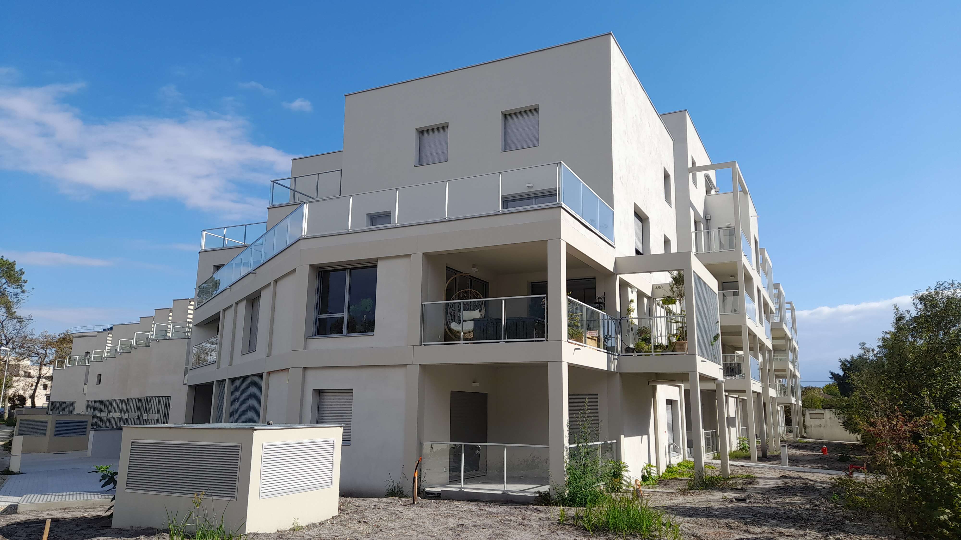 compressed-Façade côté Magellan (Pub).jpg