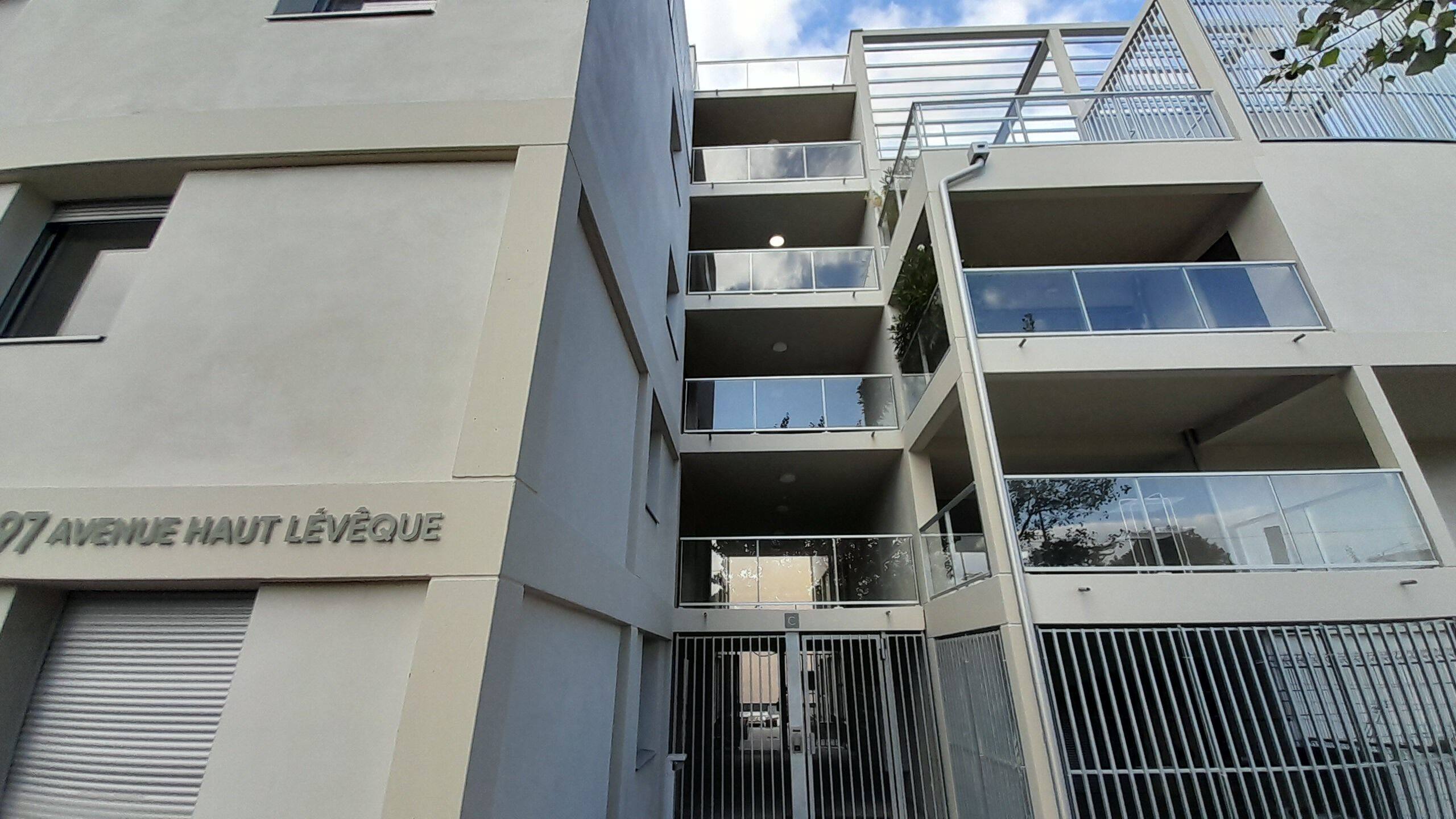 compressed-Façade 97 Haut Lévèque (2).jpg